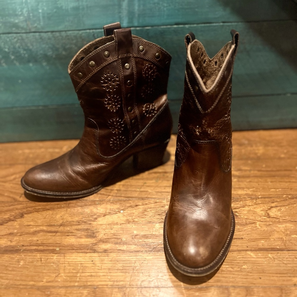 Dingo ankle boots sz10